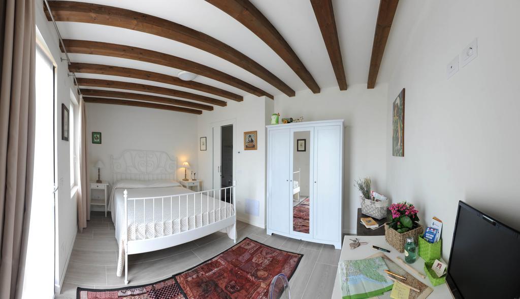 Monte Maino Bed & Breakfast Desenzano del Garda Cameră foto